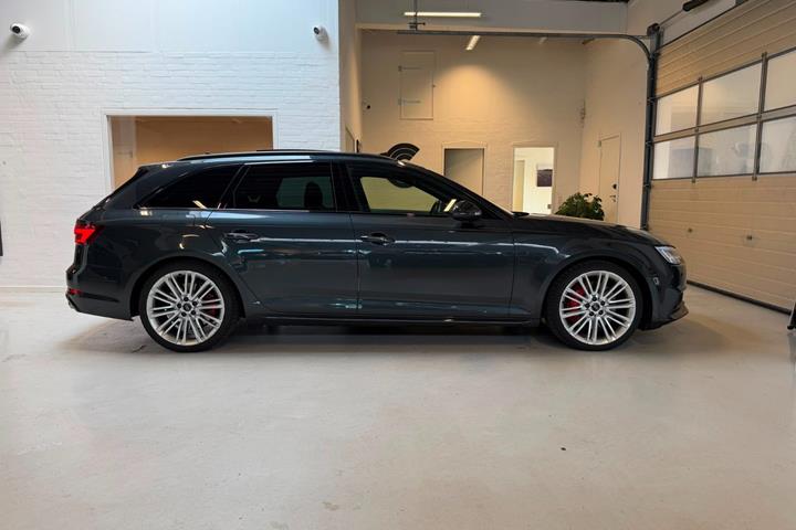 Grå Audi S4 fra 2018