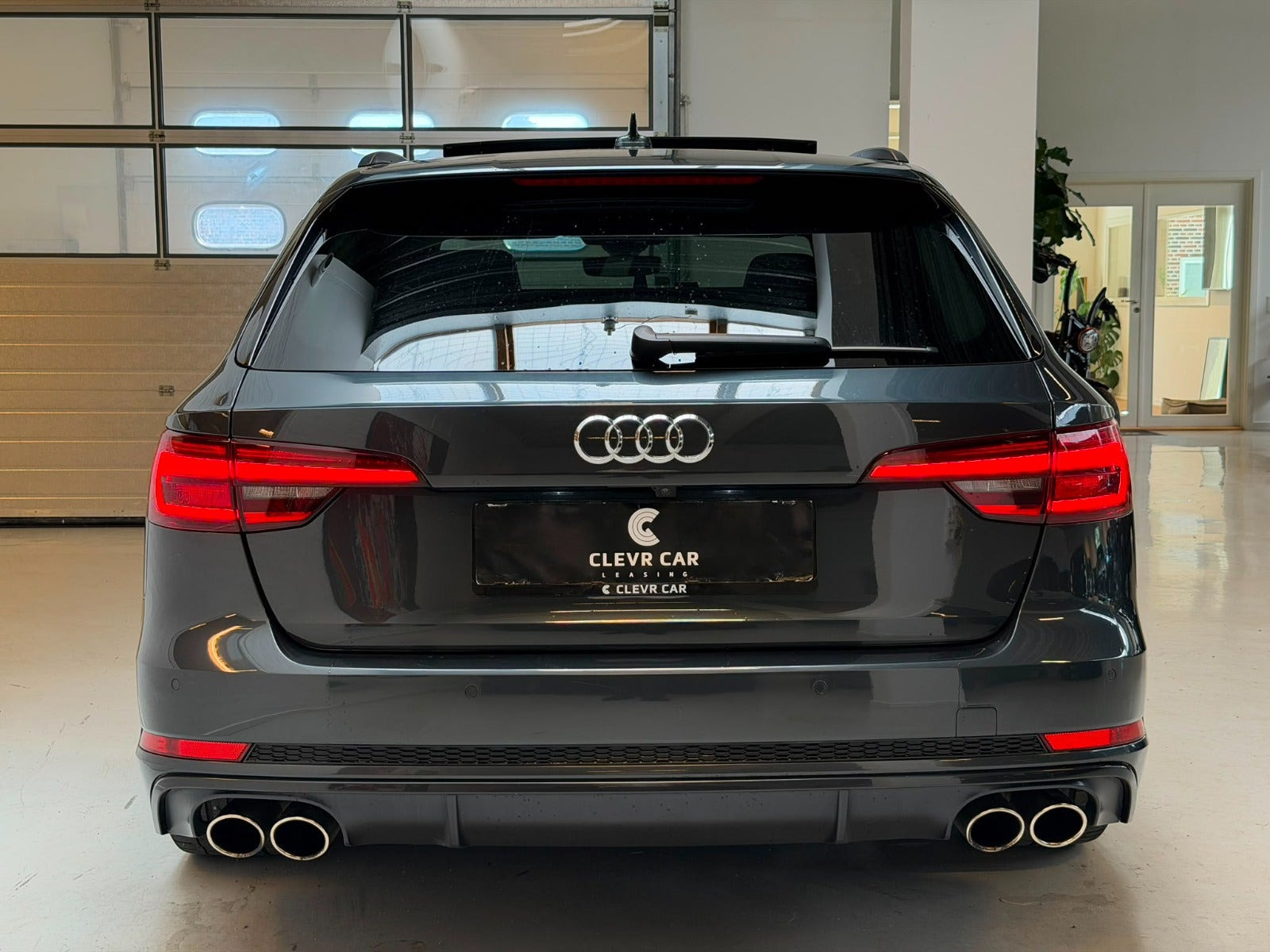 Grå Audi S4 fra 2018