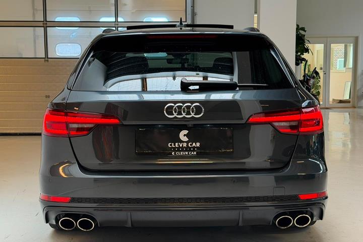 Grå Audi S4 fra 2018