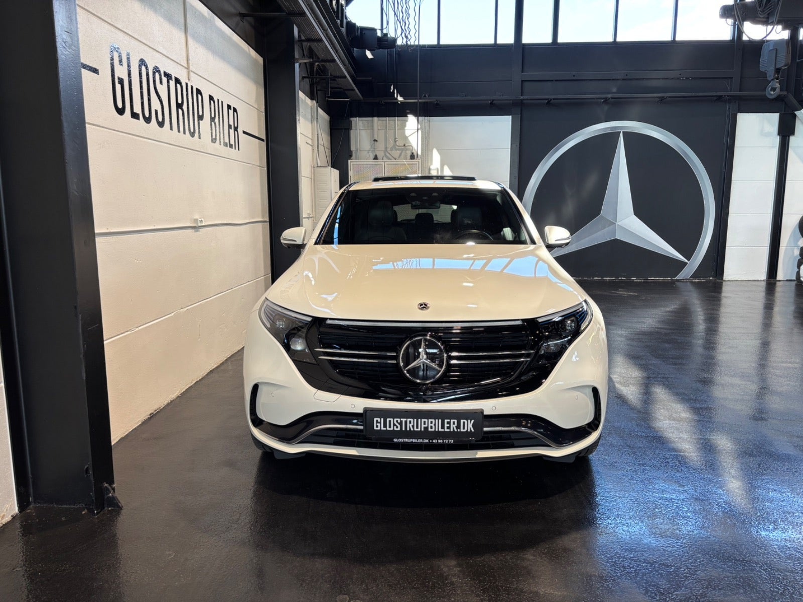 Hvid Mercedes EQC400 fra 2020