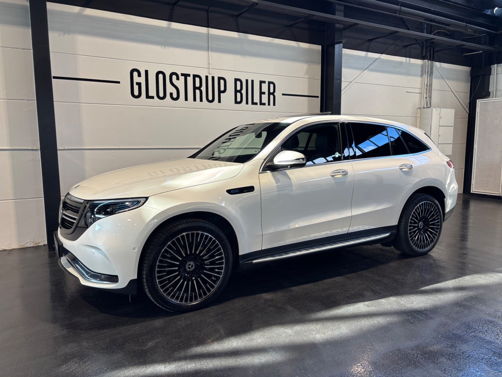 Hvid Mercedes EQC400 fra 2020