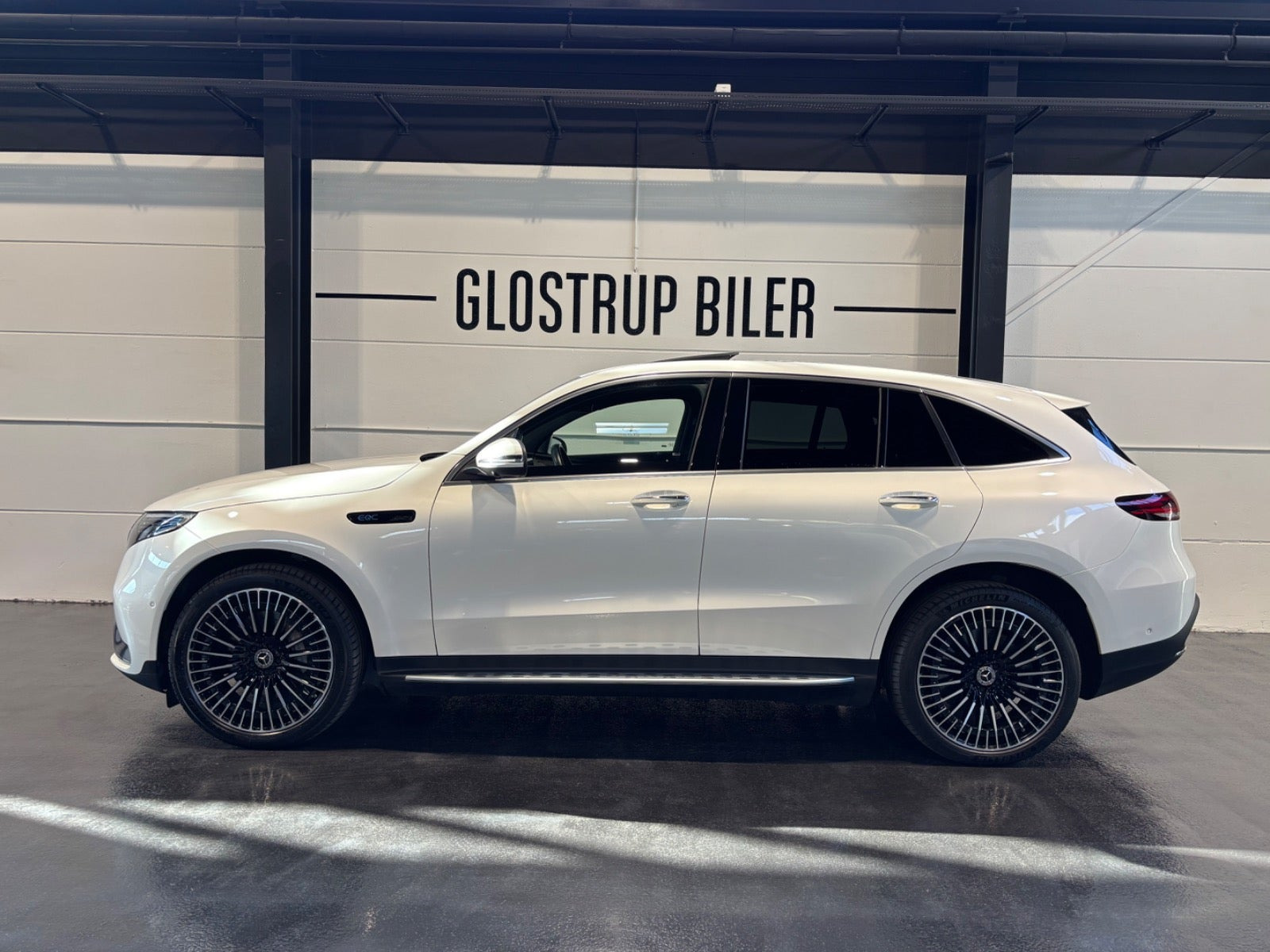 Hvid Mercedes EQC400 fra 2020