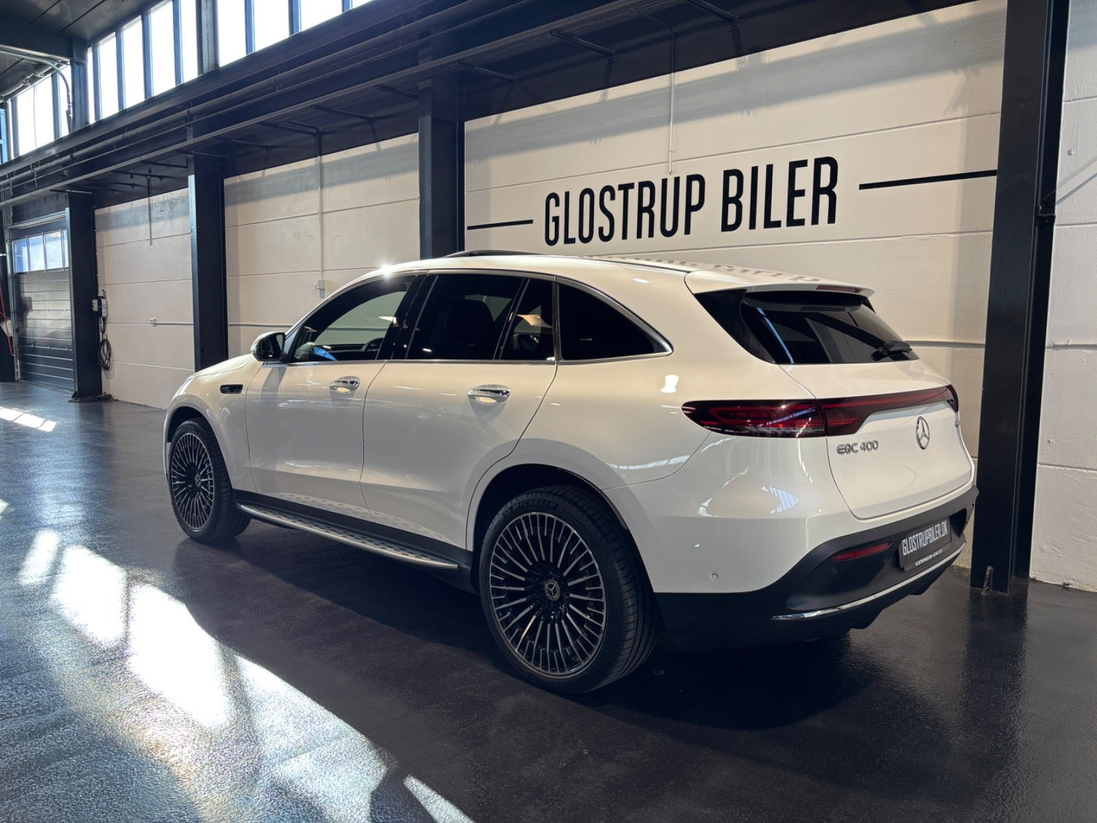 Hvid Mercedes EQC400 fra 2020