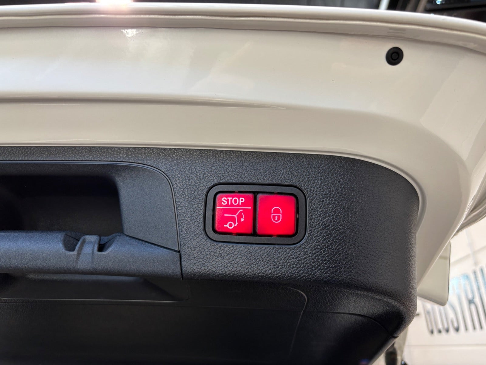 Hvid Mercedes EQC400 fra 2020