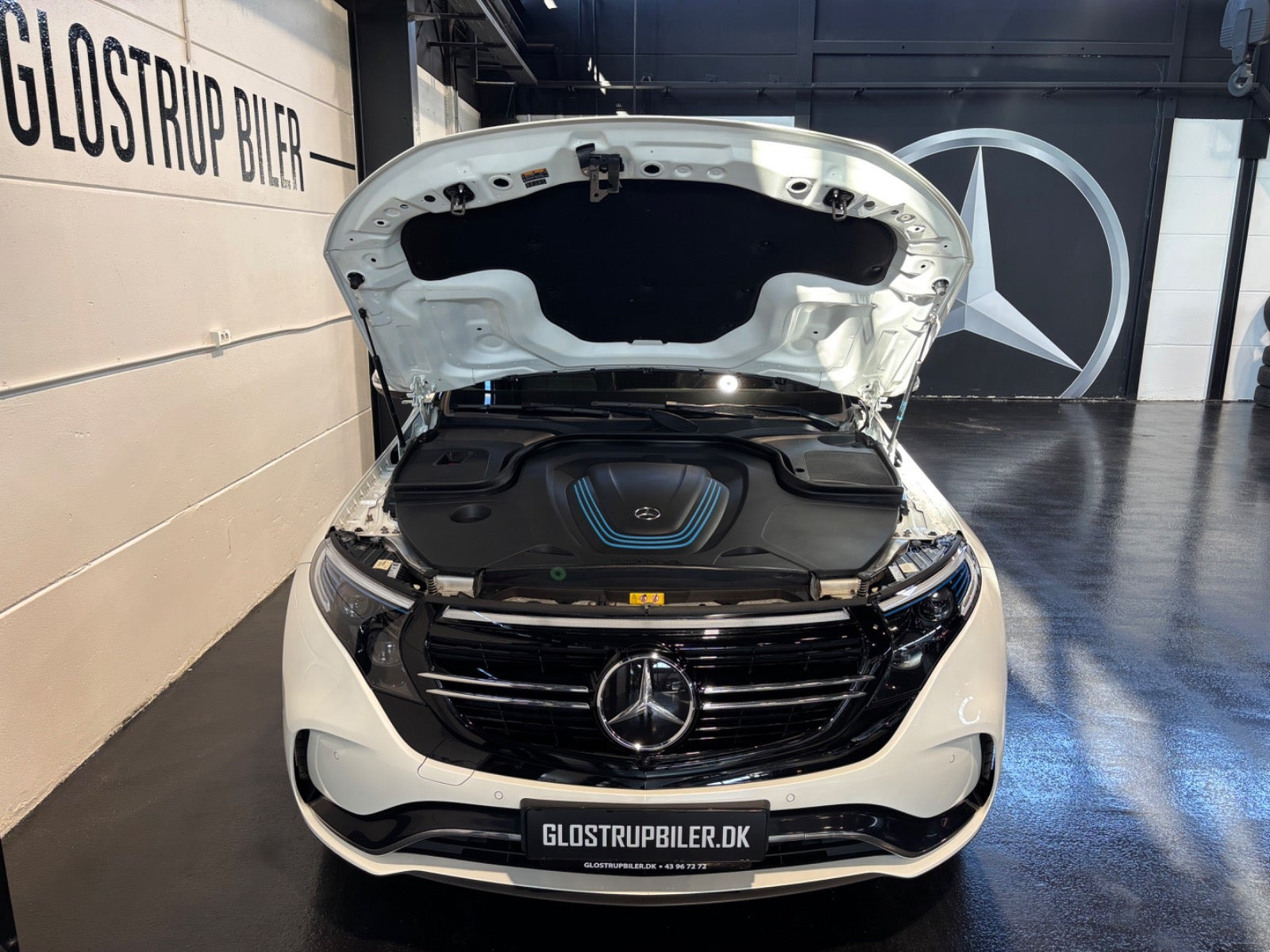 Hvid Mercedes EQC400 fra 2020