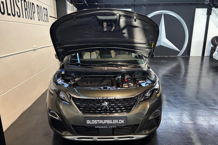 Grøn Peugeot 3008 fra 2020