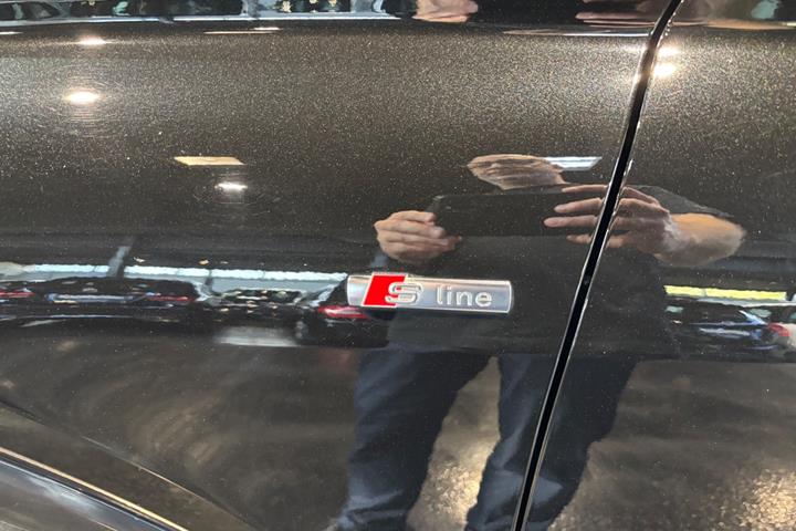 Sort Audi Q4 e-tron fra 2022