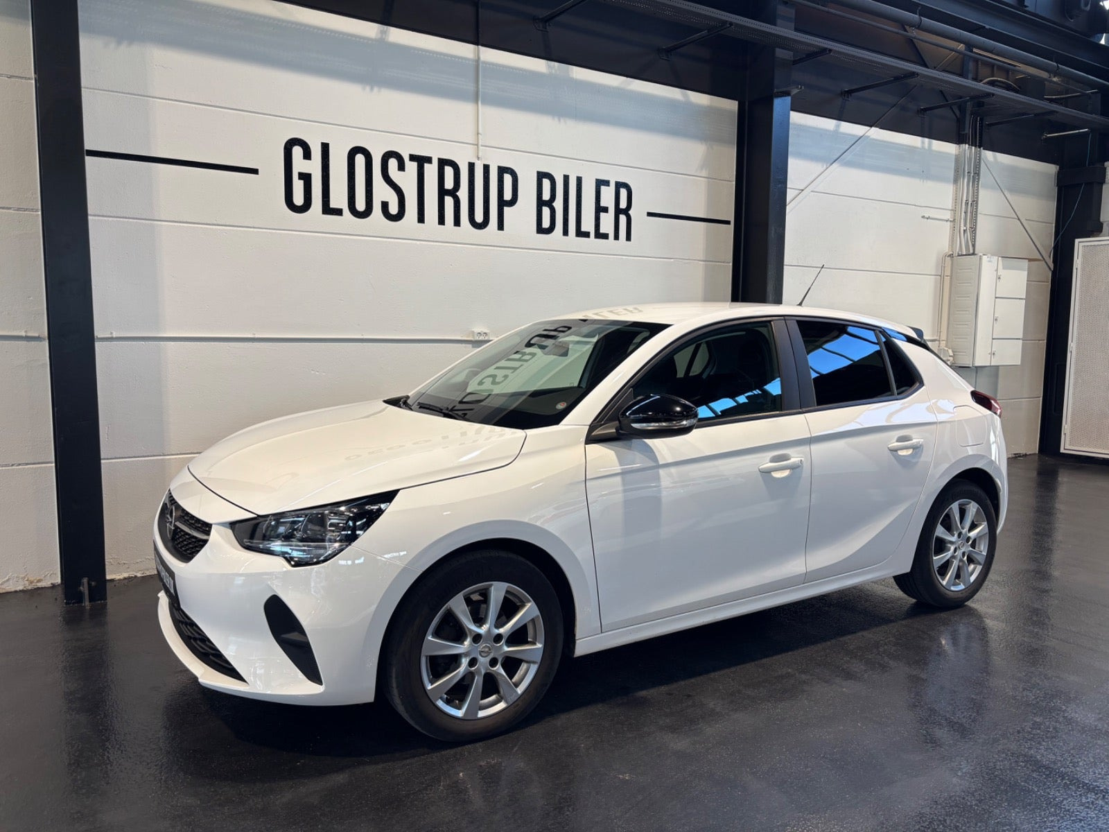 Hvid Opel Corsa fra 2022