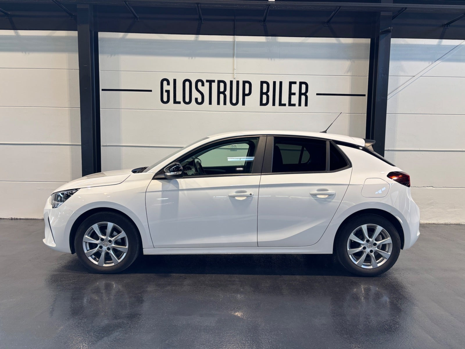 Hvid Opel Corsa fra 2022