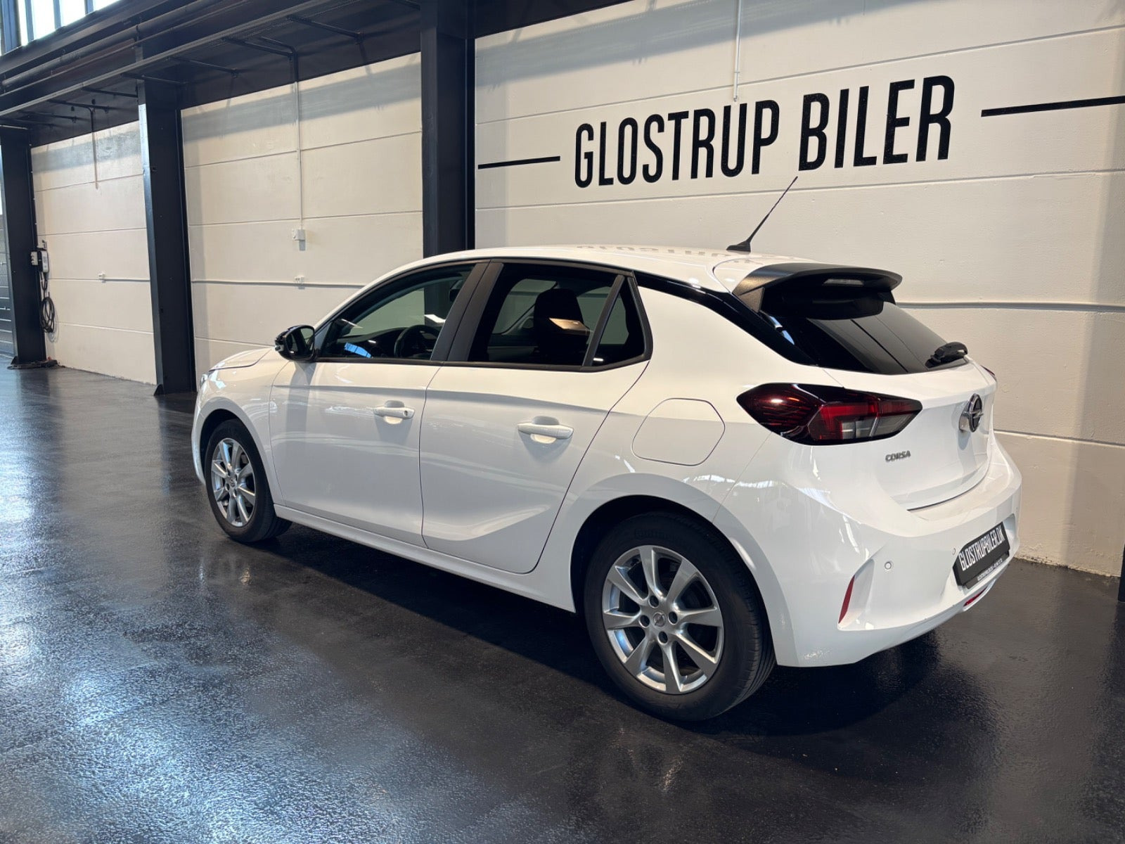 Hvid Opel Corsa fra 2022