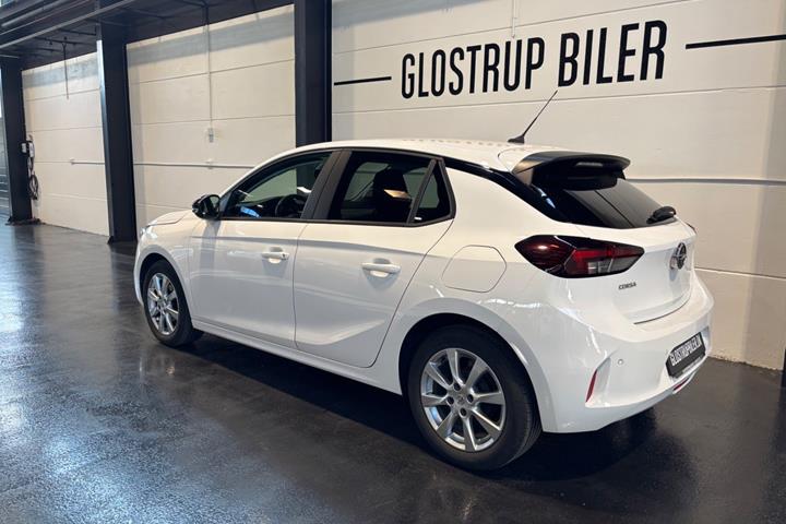Hvid Opel Corsa fra 2022