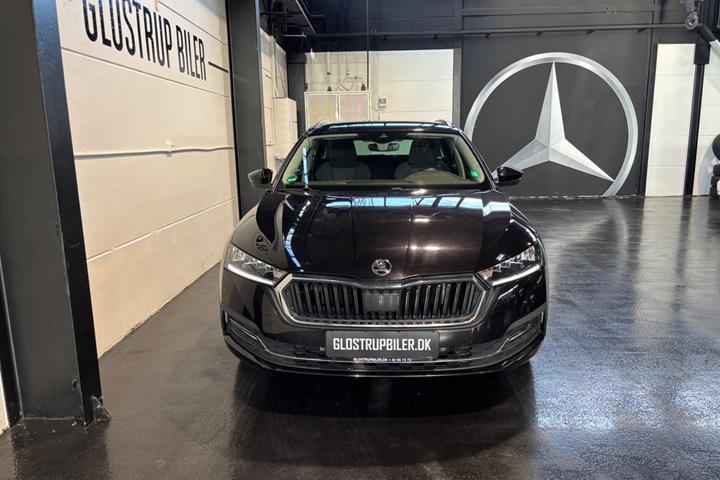 Sort Skoda Octavia fra 2021
