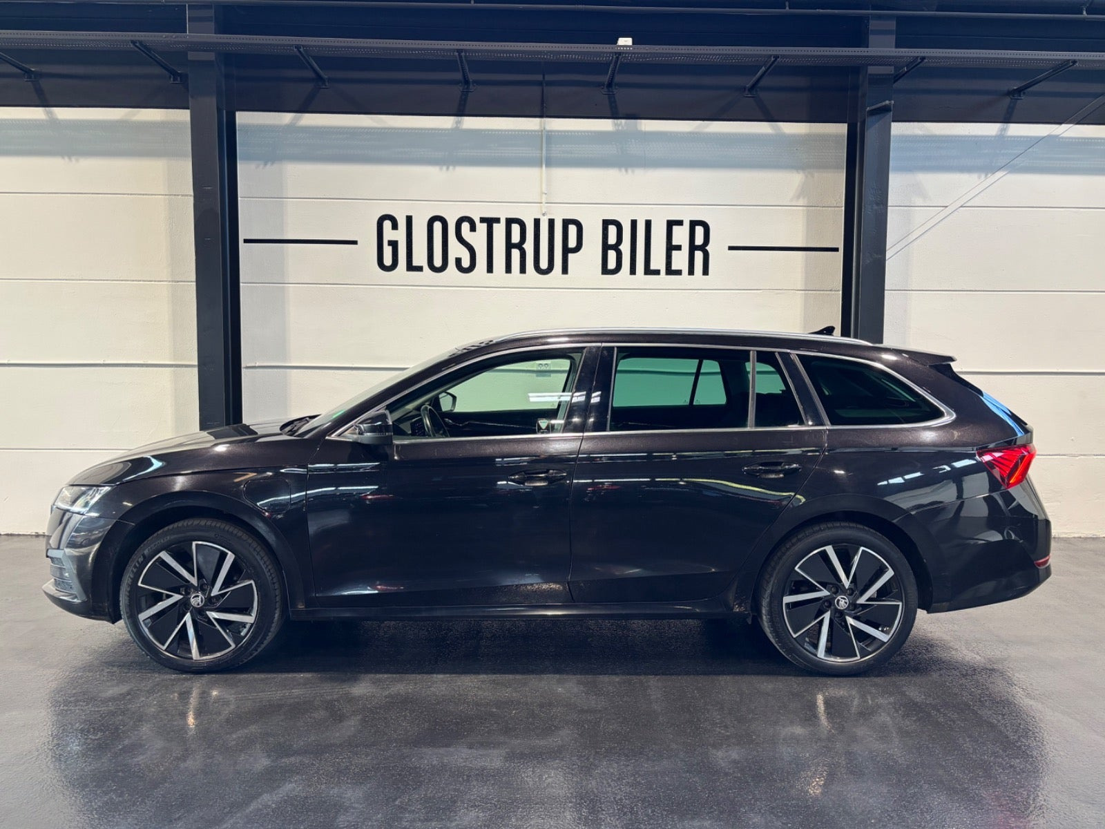 Sort Skoda Octavia fra 2021