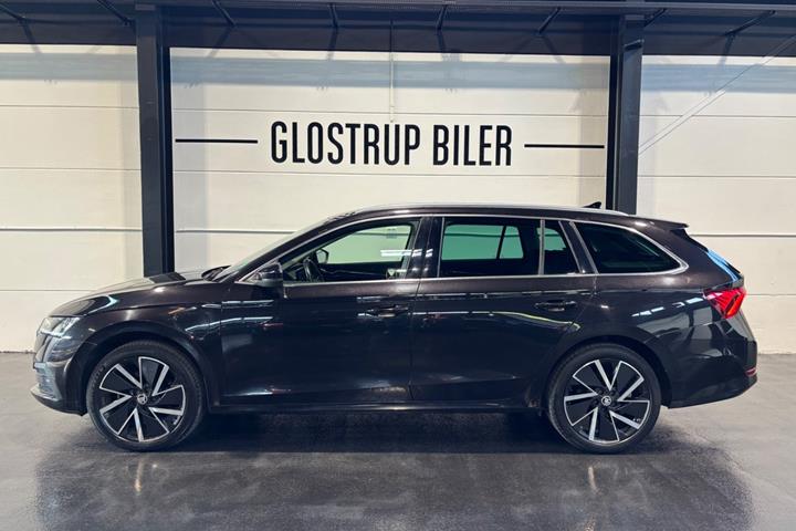 Sort Skoda Octavia fra 2021