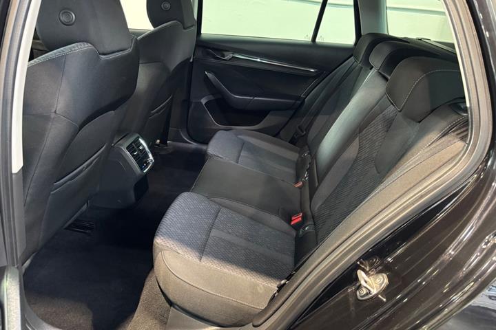 Sort Skoda Octavia fra 2021