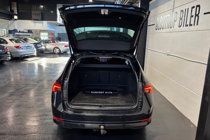 Sort Skoda Octavia fra 2021