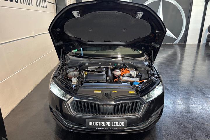 Sort Skoda Octavia fra 2021