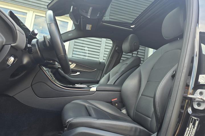 Sort Mercedes EQC400 fra 2023