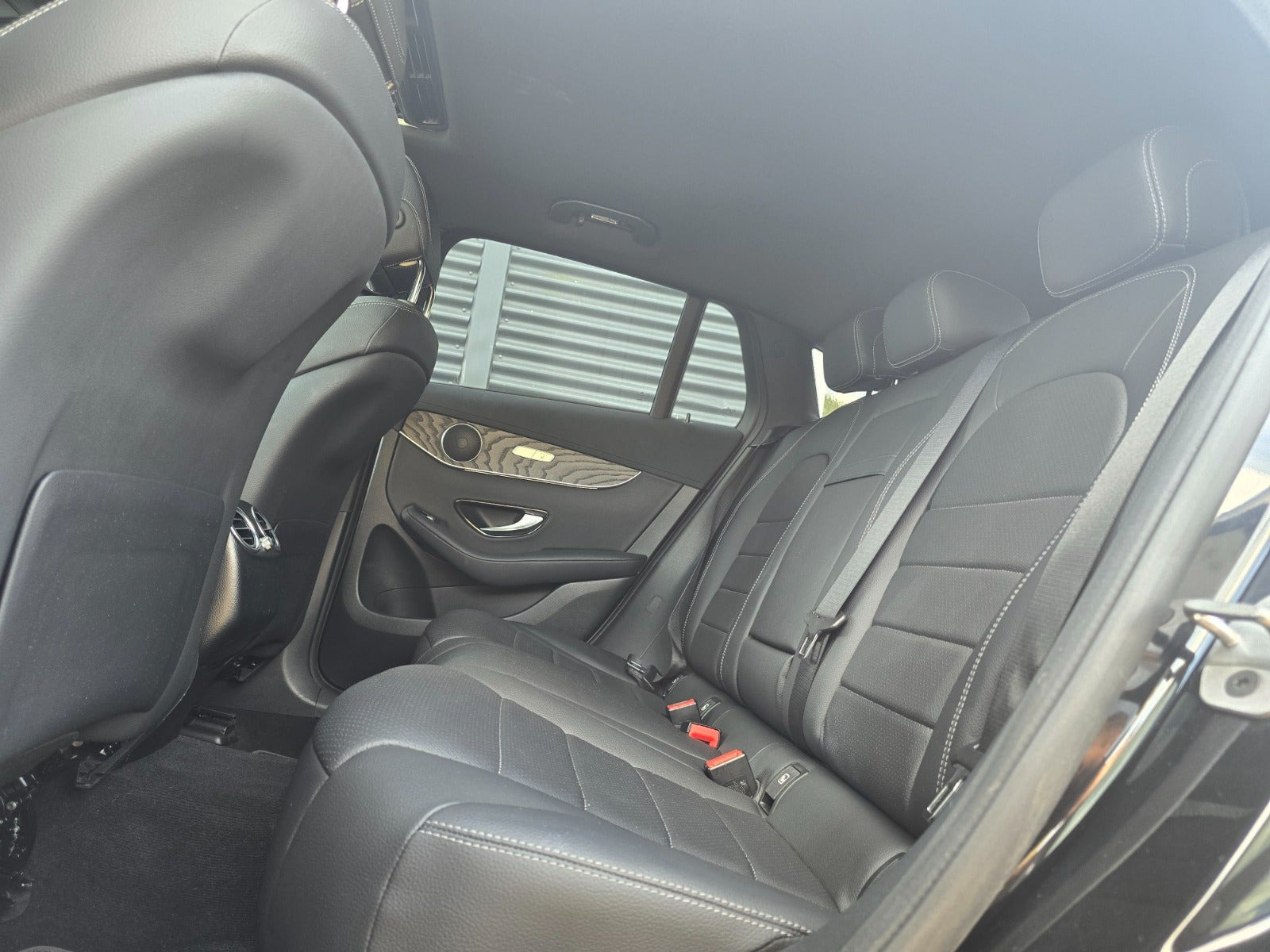 Sort Mercedes EQC400 fra 2023