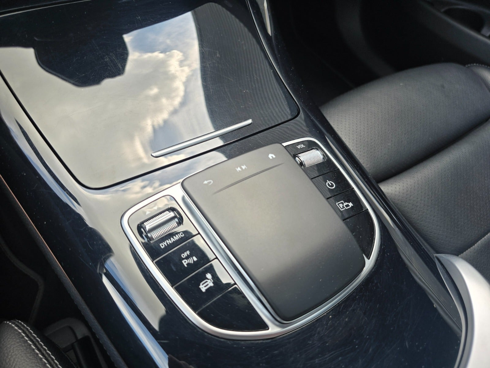 Sort Mercedes EQC400 fra 2023