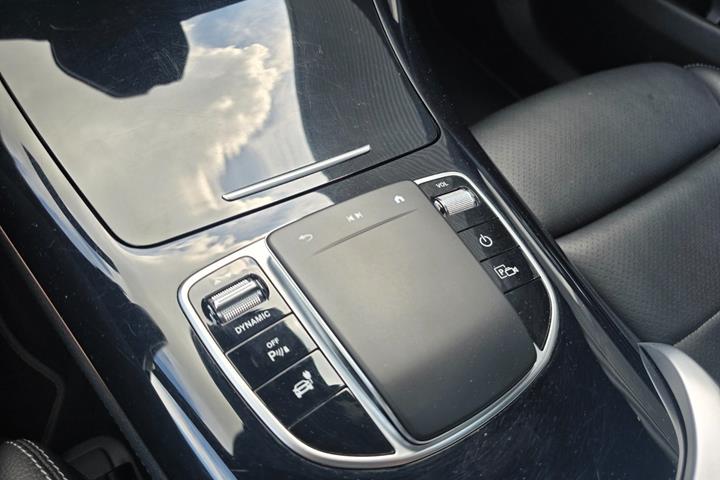 Sort Mercedes EQC400 fra 2023