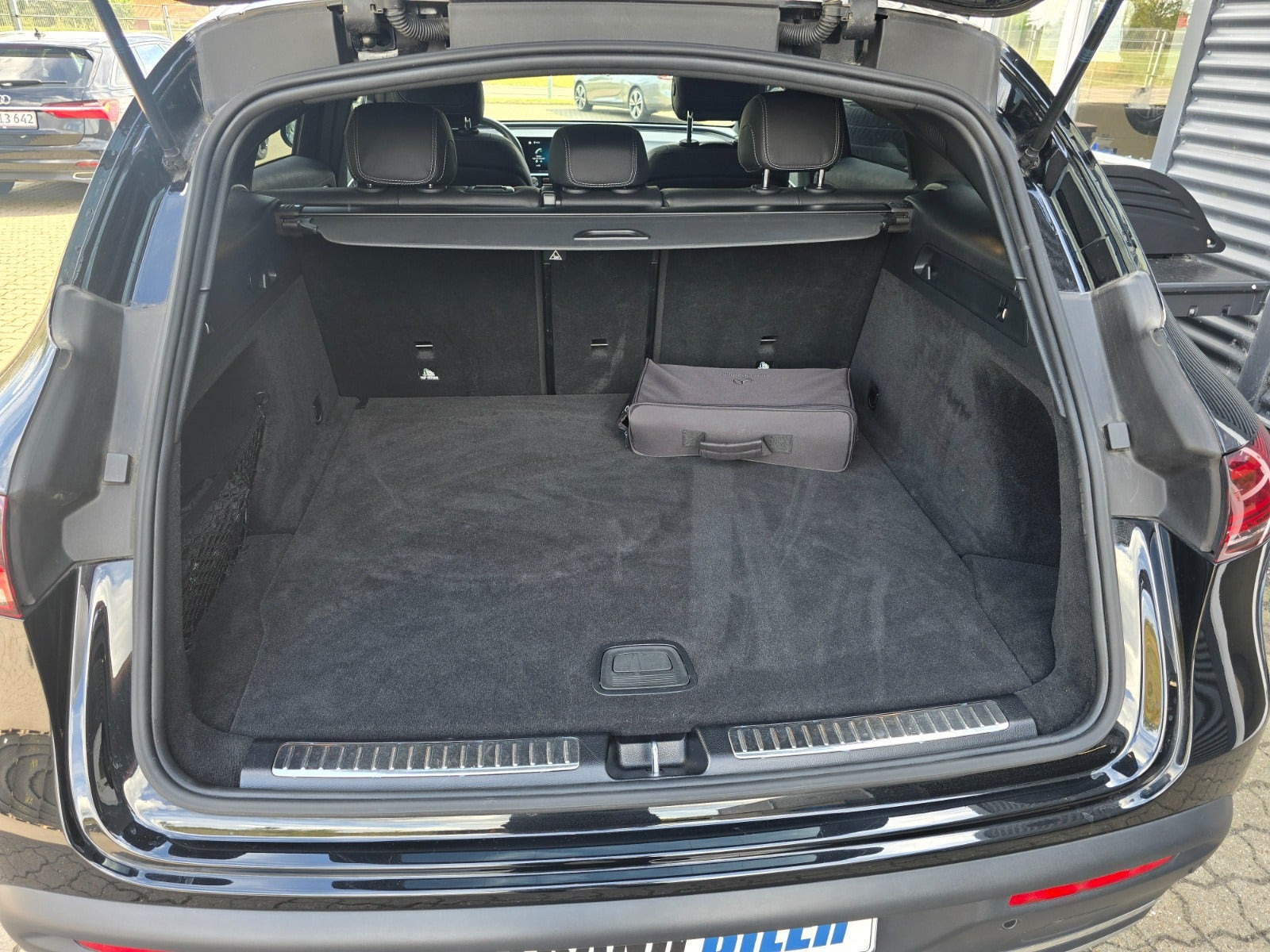 Sort Mercedes EQC400 fra 2023