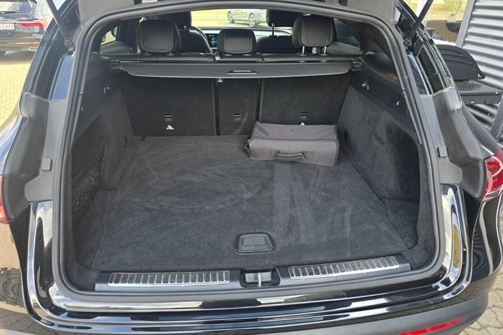 Sort Mercedes EQC400 fra 2023