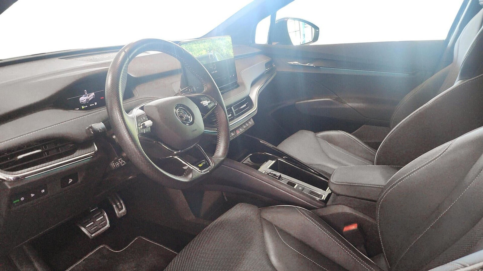 Sort Skoda Enyaq fra 2024