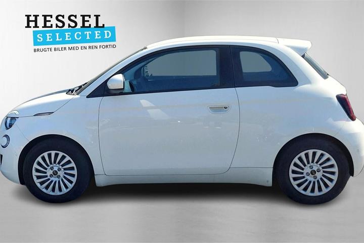 Hvid Fiat 500e fra 2024