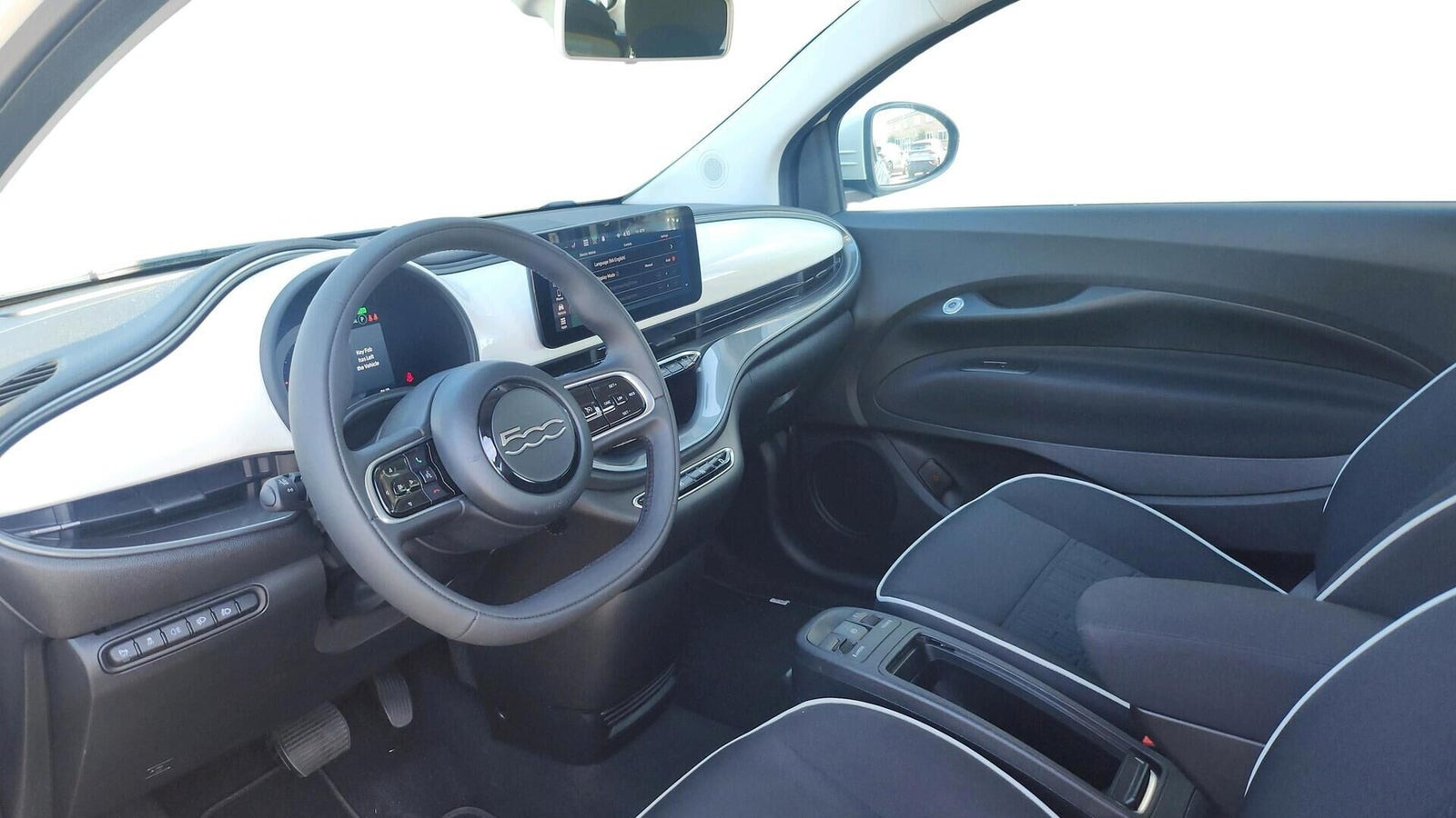 Hvid Fiat 500e fra 2024