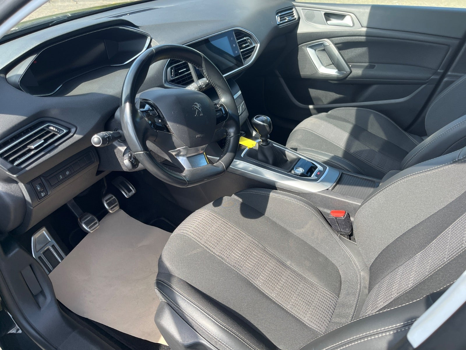 Sort Peugeot 308 fra 2021