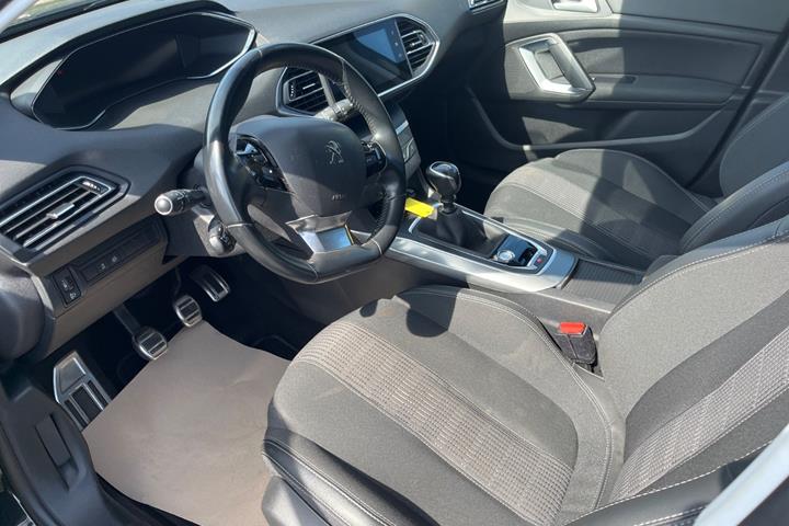 Sort Peugeot 308 fra 2021