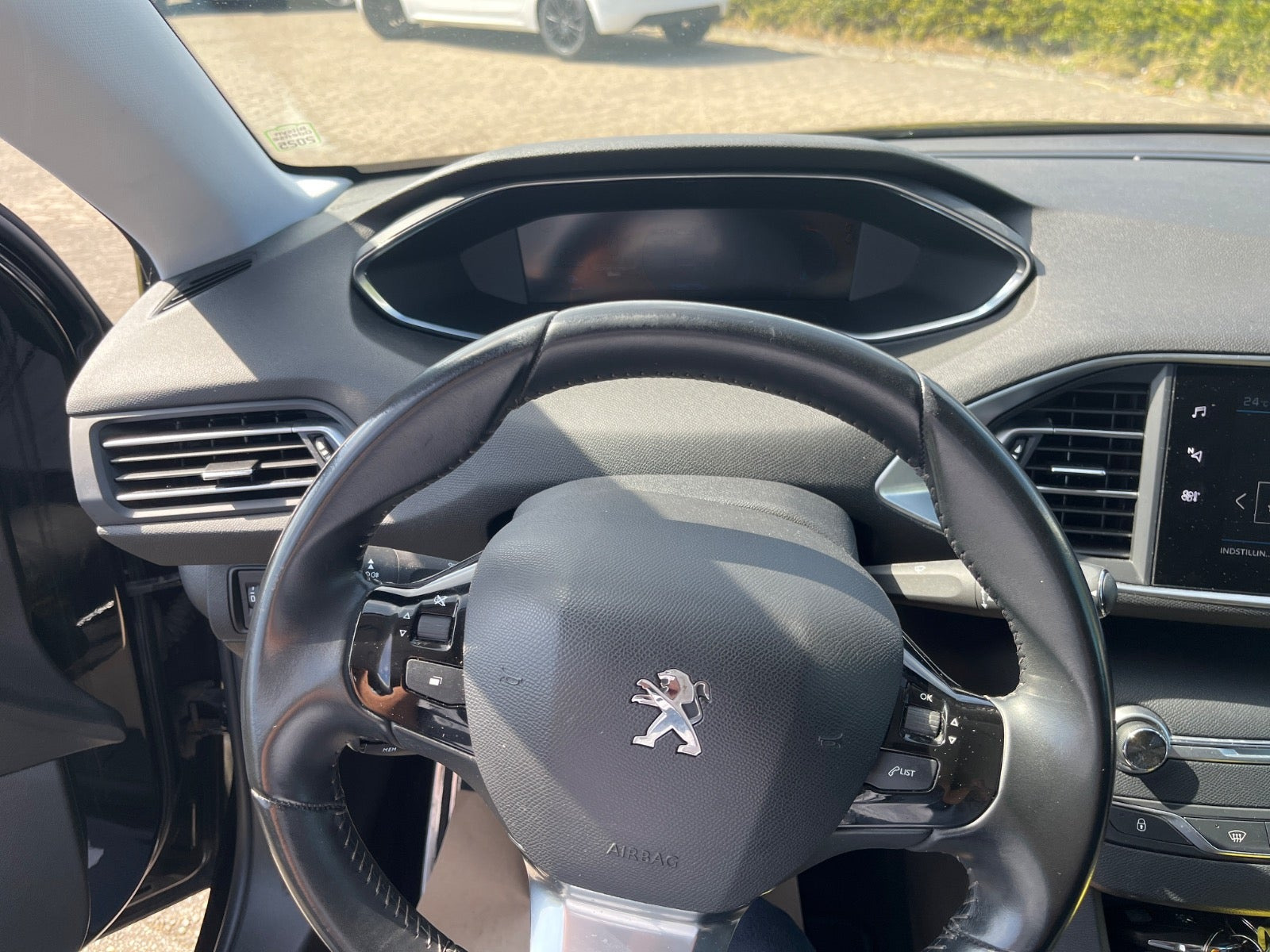 Sort Peugeot 308 fra 2021