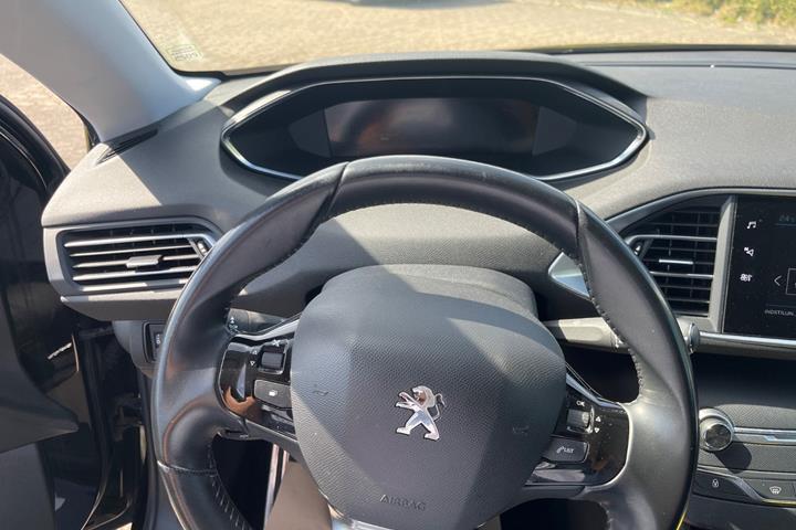 Sort Peugeot 308 fra 2021