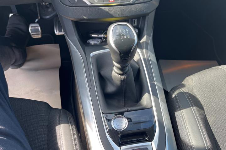 Sort Peugeot 308 fra 2021