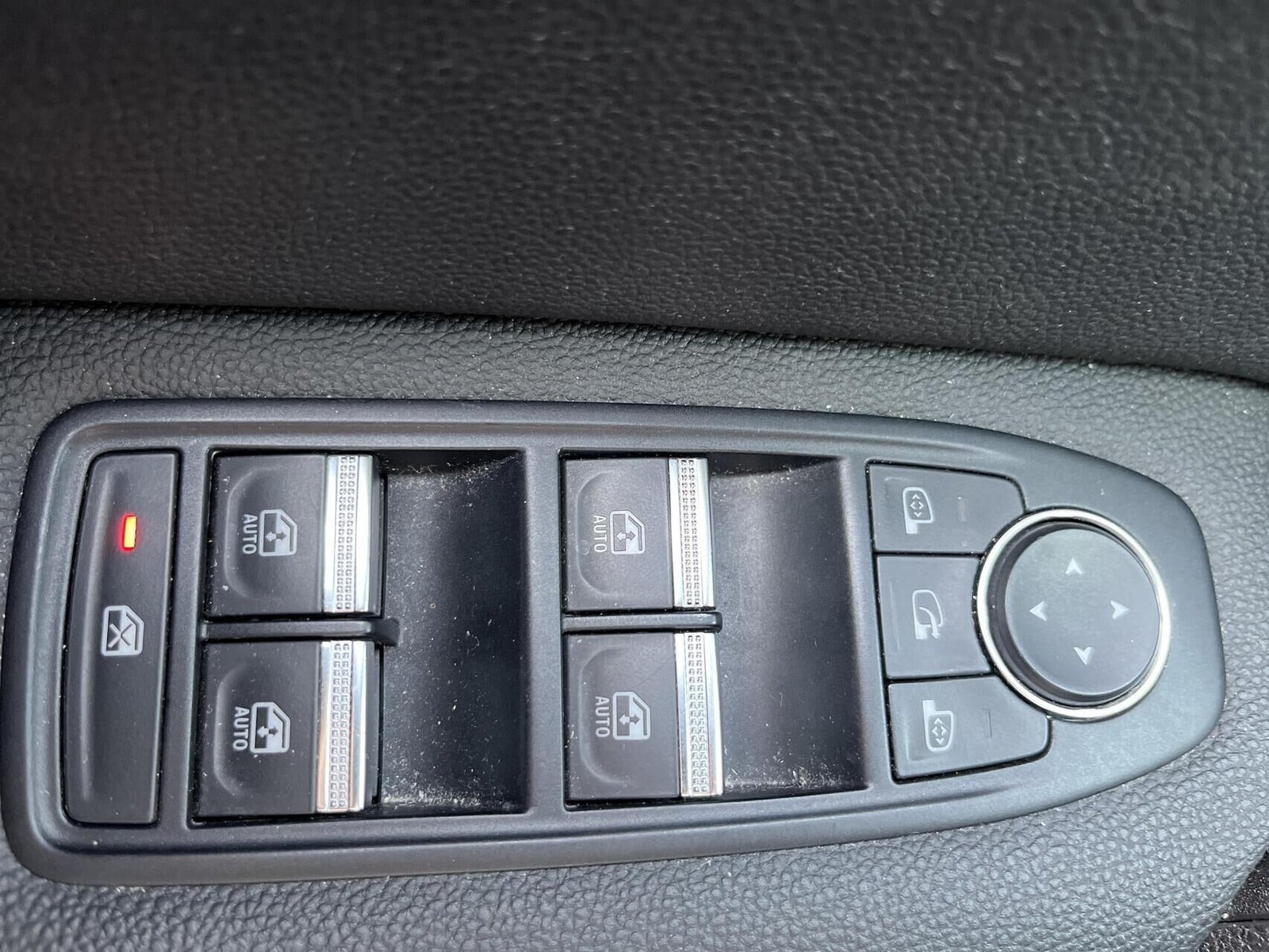 Grå Renault Captur fra 2021