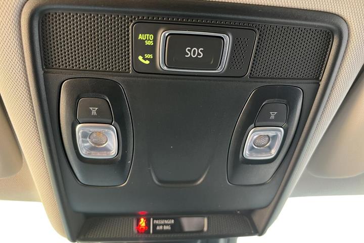 Grå Renault Captur fra 2021
