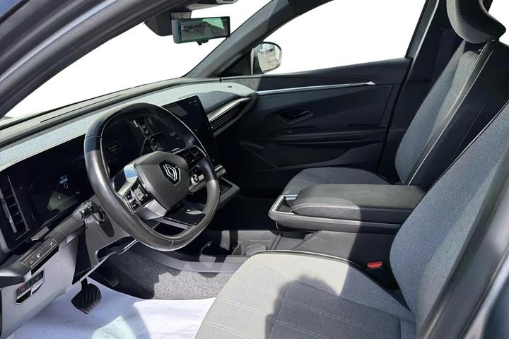 Grå Renault Megane E-Tech fra 2023