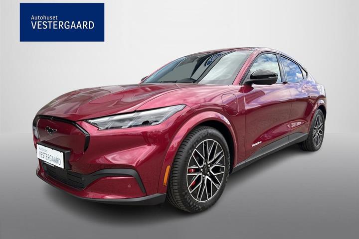 Rød Ford Mustang Mach-E fra 2025