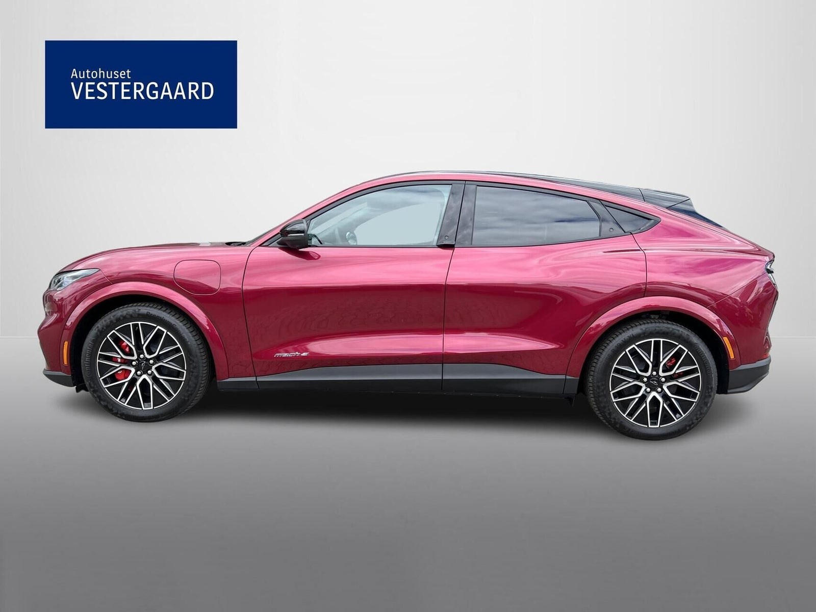 Rød Ford Mustang Mach-E fra 2025