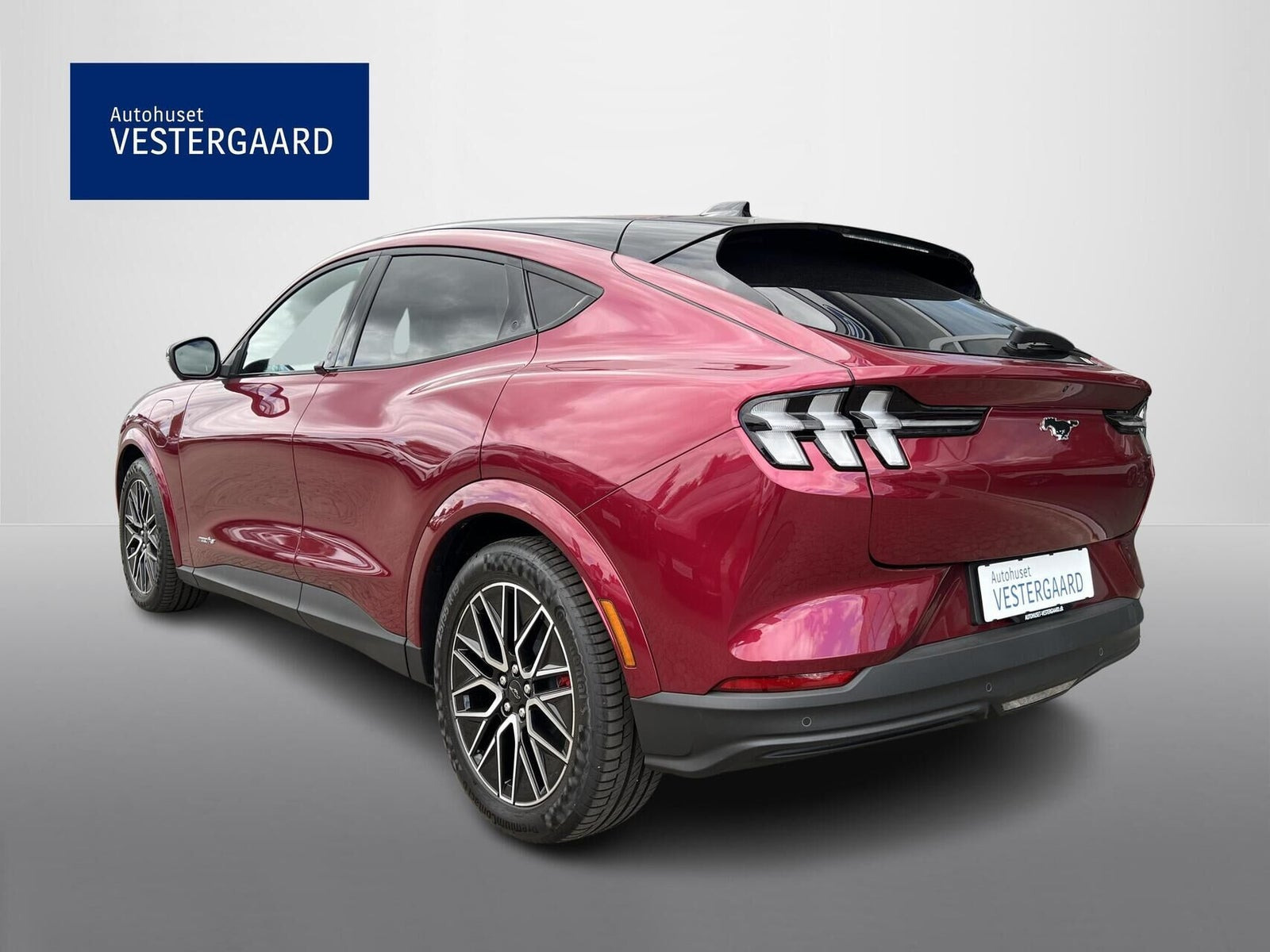 Rød Ford Mustang Mach-E fra 2025
