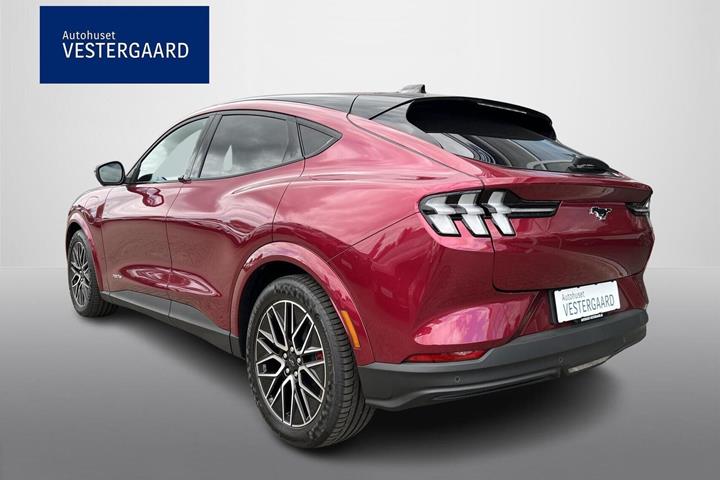 Rød Ford Mustang Mach-E fra 2025