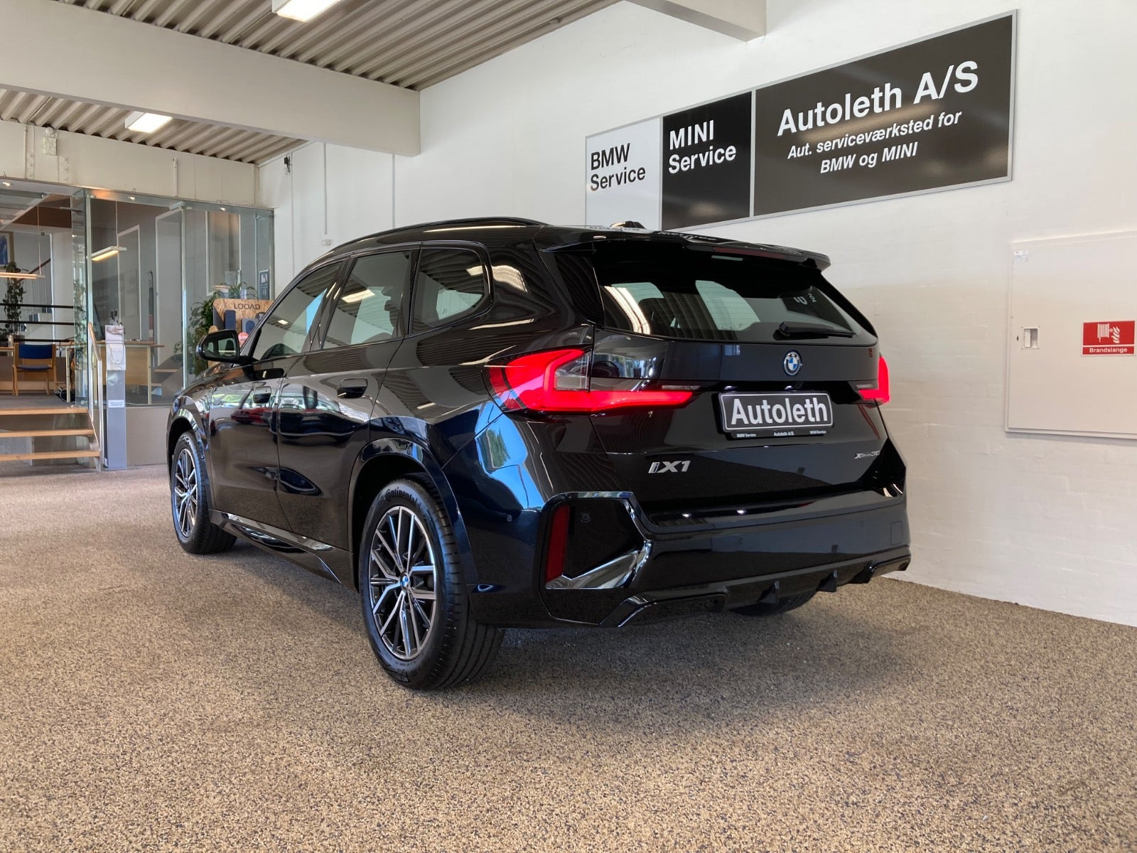 Sort BMW iX1 fra 2025
