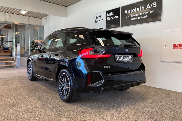 Sort BMW iX1 fra 2025