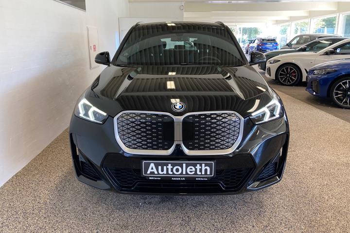 Sort BMW iX1 fra 2025