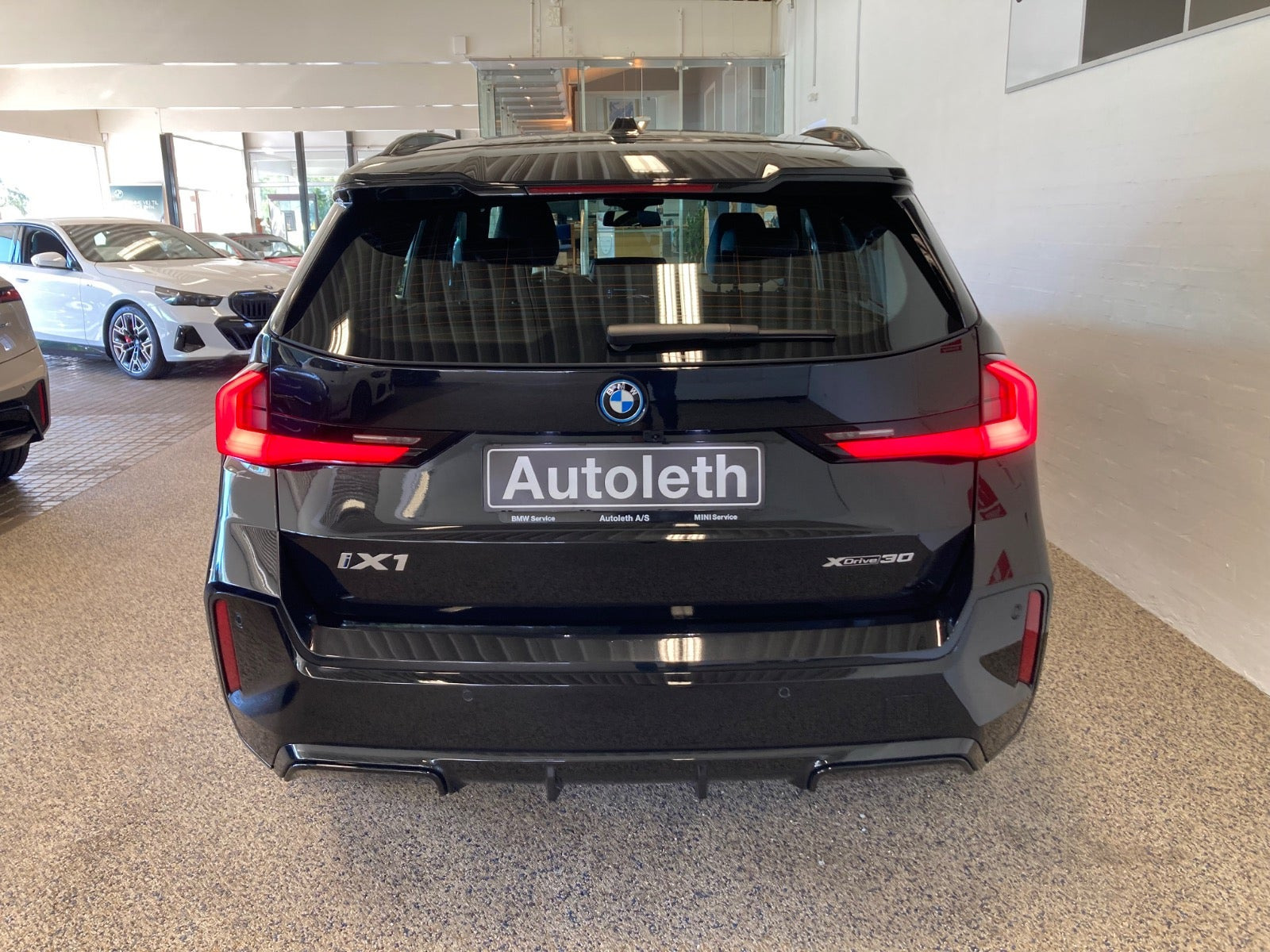 Sort BMW iX1 fra 2025