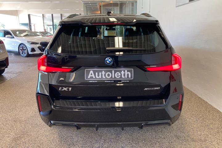 Sort BMW iX1 fra 2025