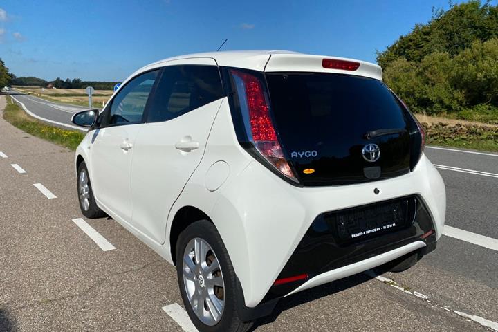 Hvid Toyota Aygo fra 2018
