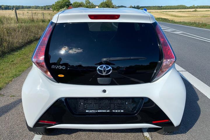 Hvid Toyota Aygo fra 2018