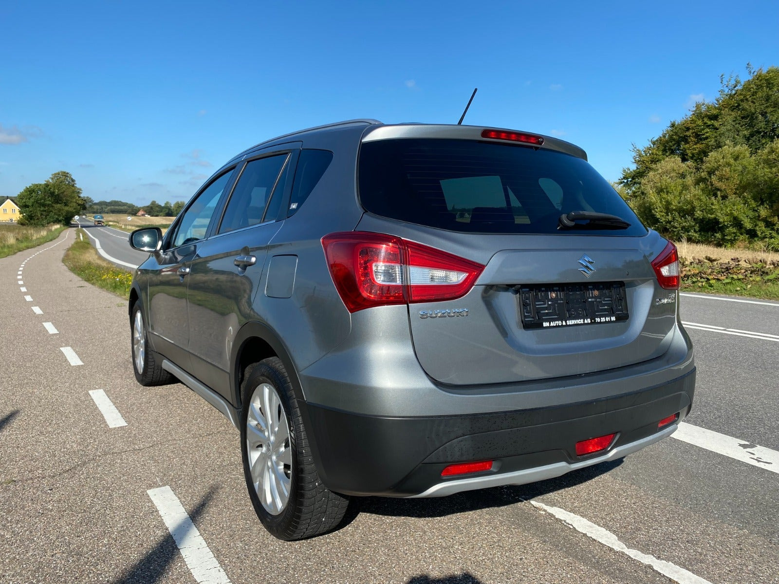 Grå Suzuki S-Cross fra 2017